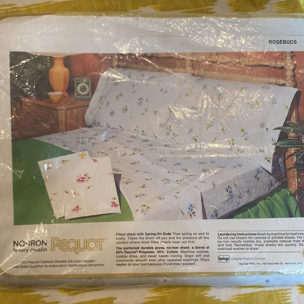 NWT 1980’s Pequot white with blue roses poly/cotton double‎ flat. 350